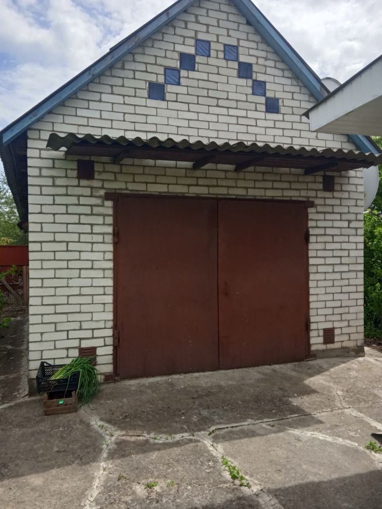 Продается дом в центре пгт Эсхар!