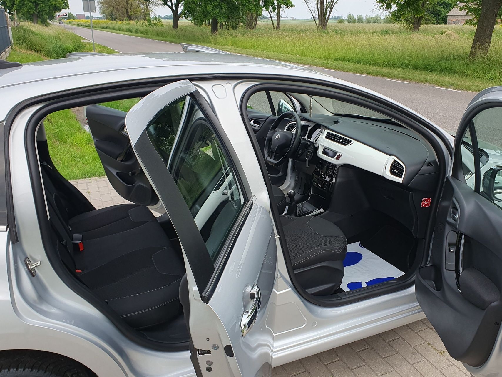 Auto po opłatach gotowe do rejestracji .