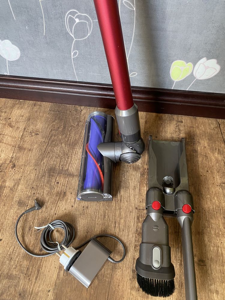 Пылесос аккумуляторный Dyson V10