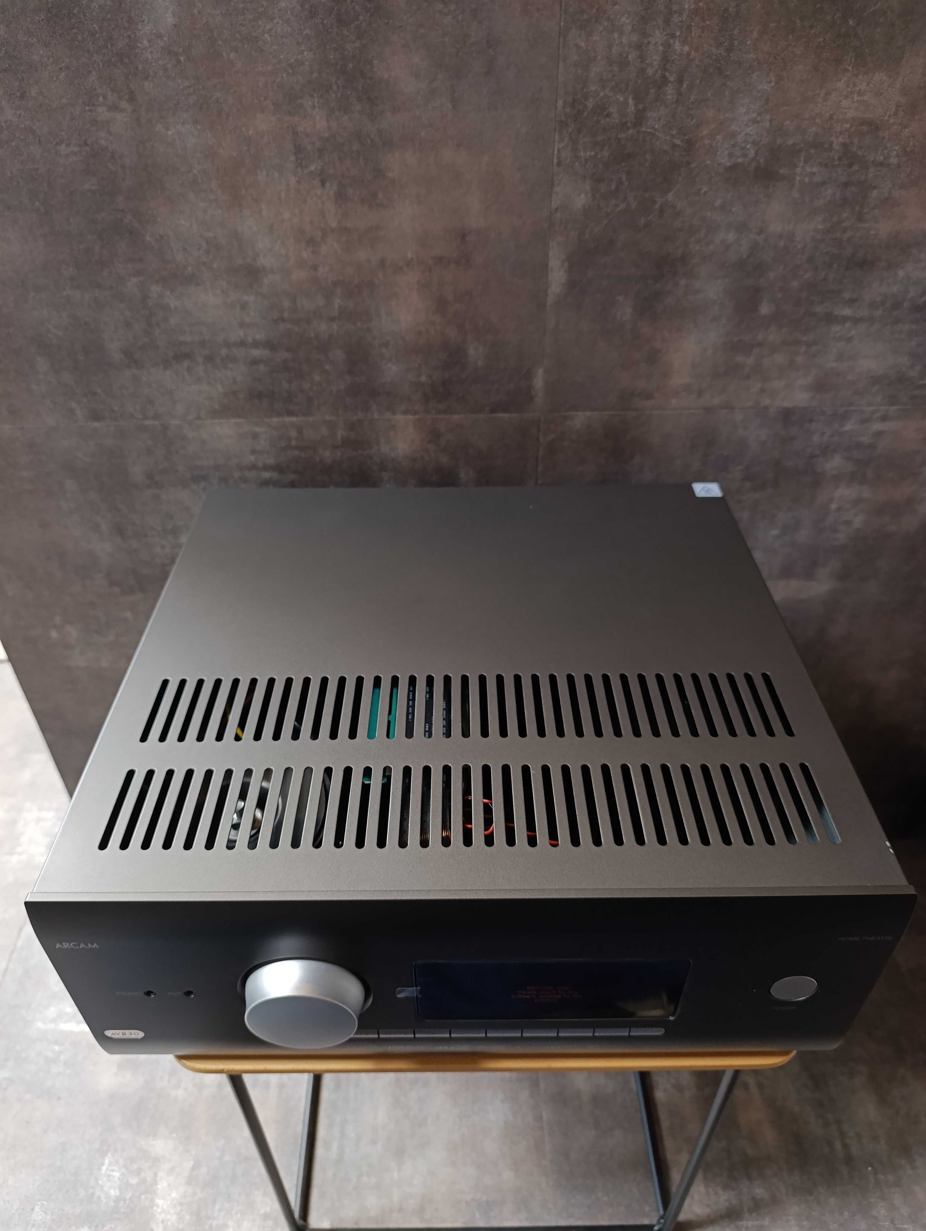 Amplituner kina domowego Arcam AVR30
