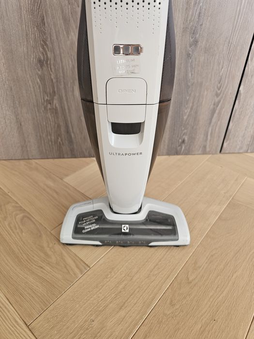 Electrolux Бездротовий акумуляторний пилосос EUP82MG