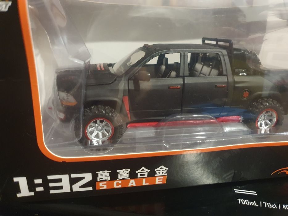 Модель автомобіля Dodge RAM 1500 маштаб 1:32