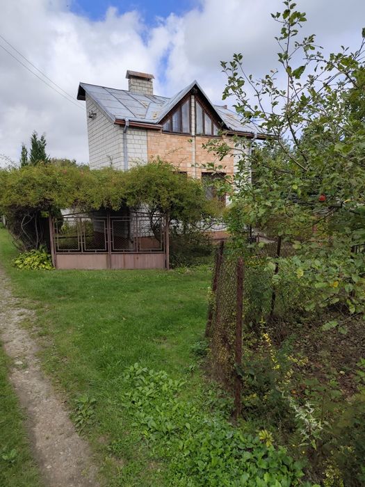 Прийму в дар дачу або будинок