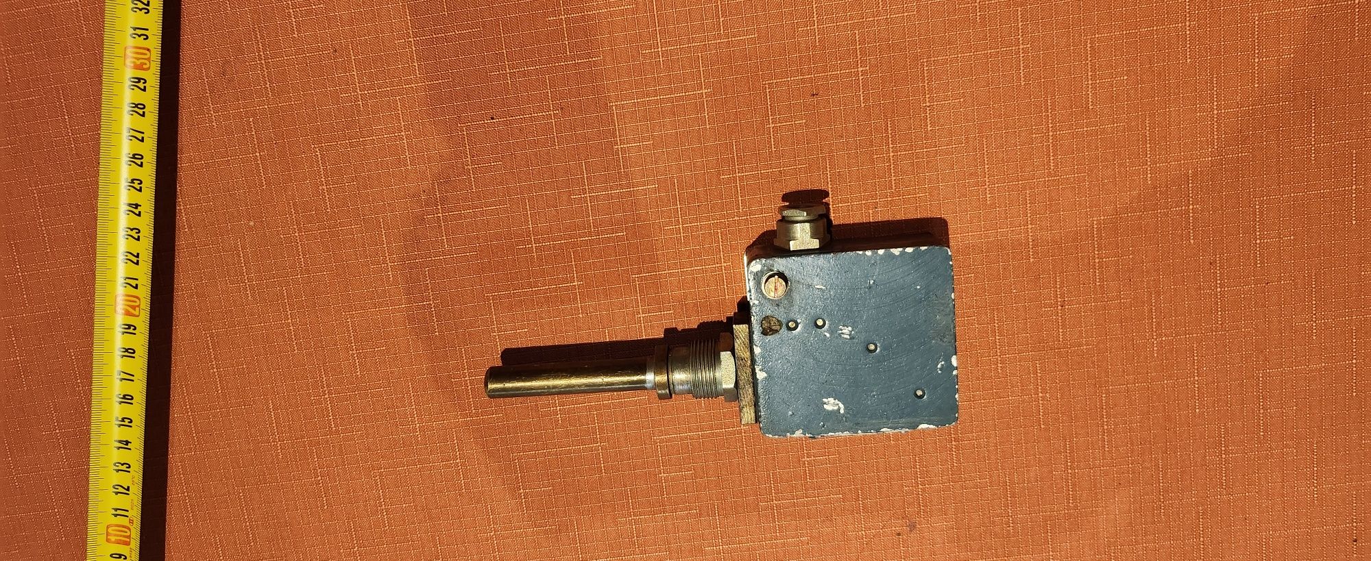 Elektryczne regulatory dwustanowe temperatury ERT-01-