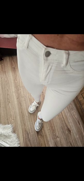 Biale spodnie z wysokim stanem