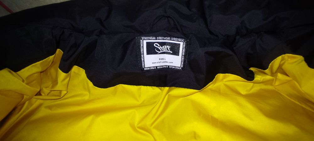 Продаю Зимову курточку Staff