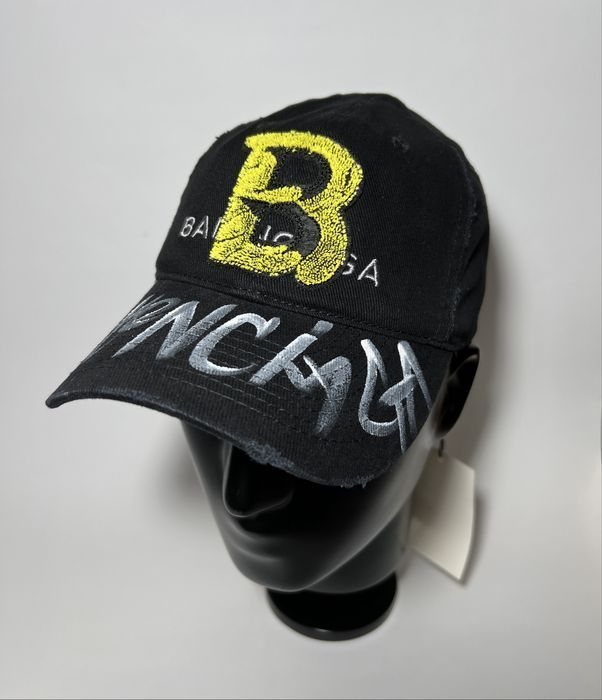 Кепка B balenciaga