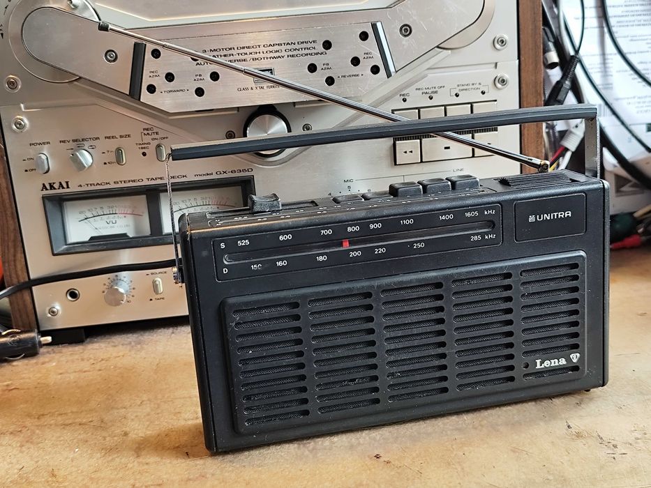 radioodbiornik turystyczny Unitra Lena