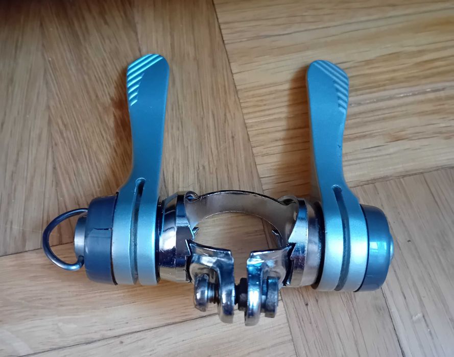 RETRO manetki.Dźwignie przerzutek Shimano 105 SL-1055, /ładny stan/.