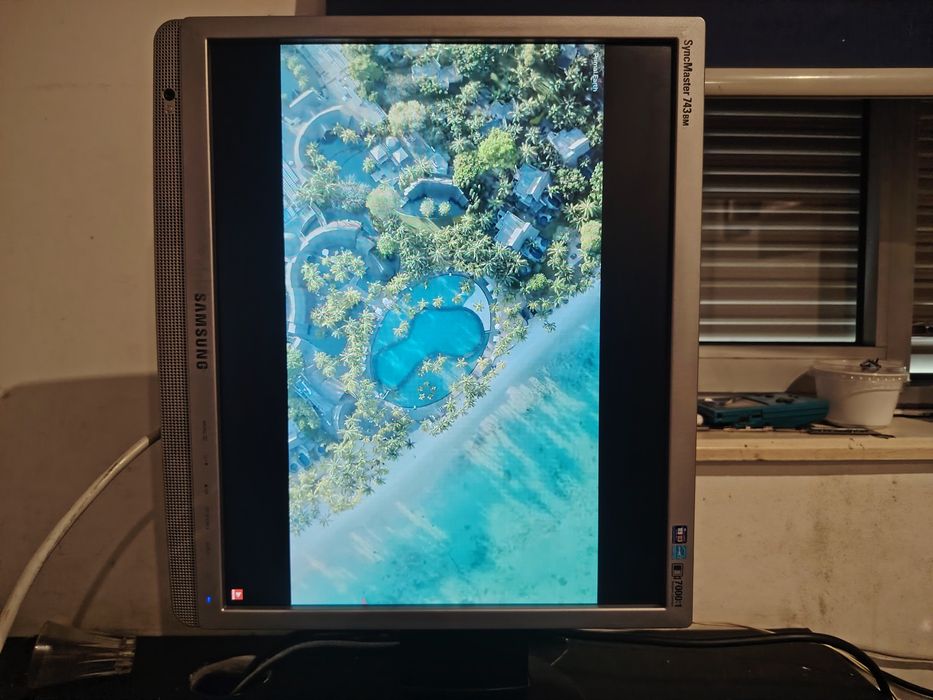 Vendo monitor Samsung 17 polegadas em muito bom estado