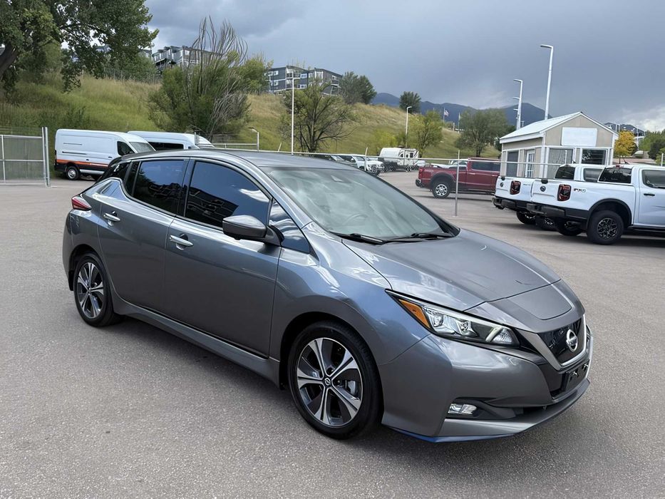 Nissan LEAF      2022