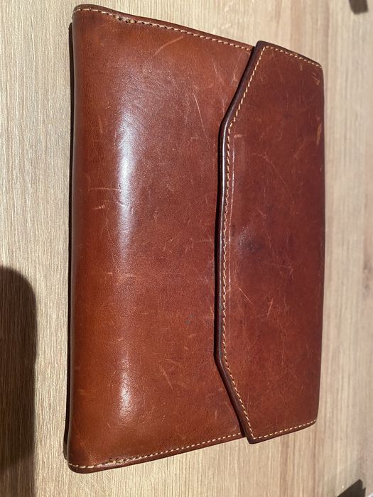 Carteira em pele castanha, para mulher