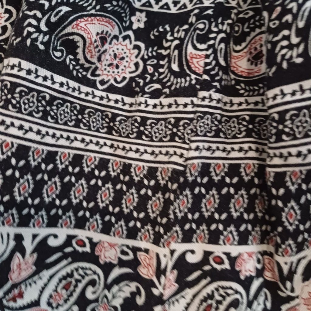 Zwiewna spódniczka we wzorki, Cropp