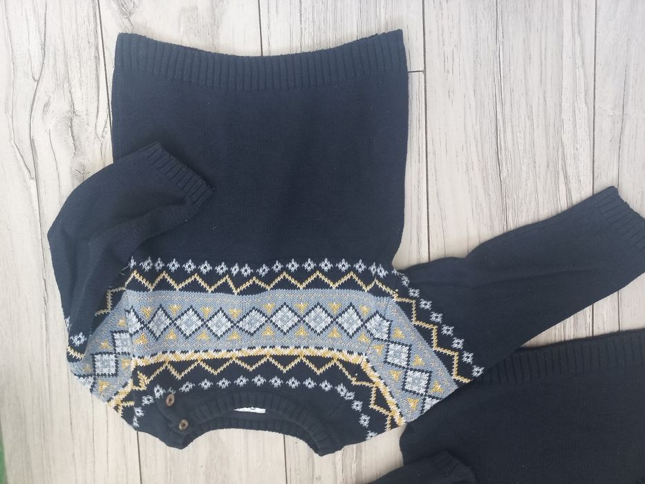 Zestaw swetrów dla bliźniaków 92 i 98