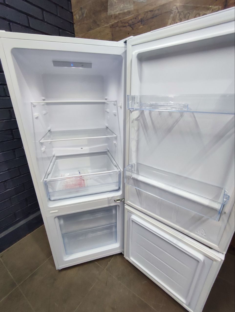 Гіпермаркет техніки #1 в Києві.Холодильник Elektrolux CB3601 не дорого
