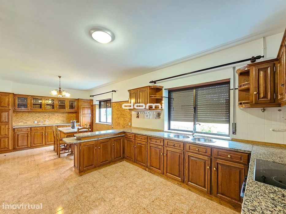 Andar moradia  T4, próximo à zona industrial em Oliveira de Frades