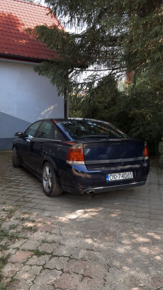 OPEL Vectra C 2004 (~200 koni)