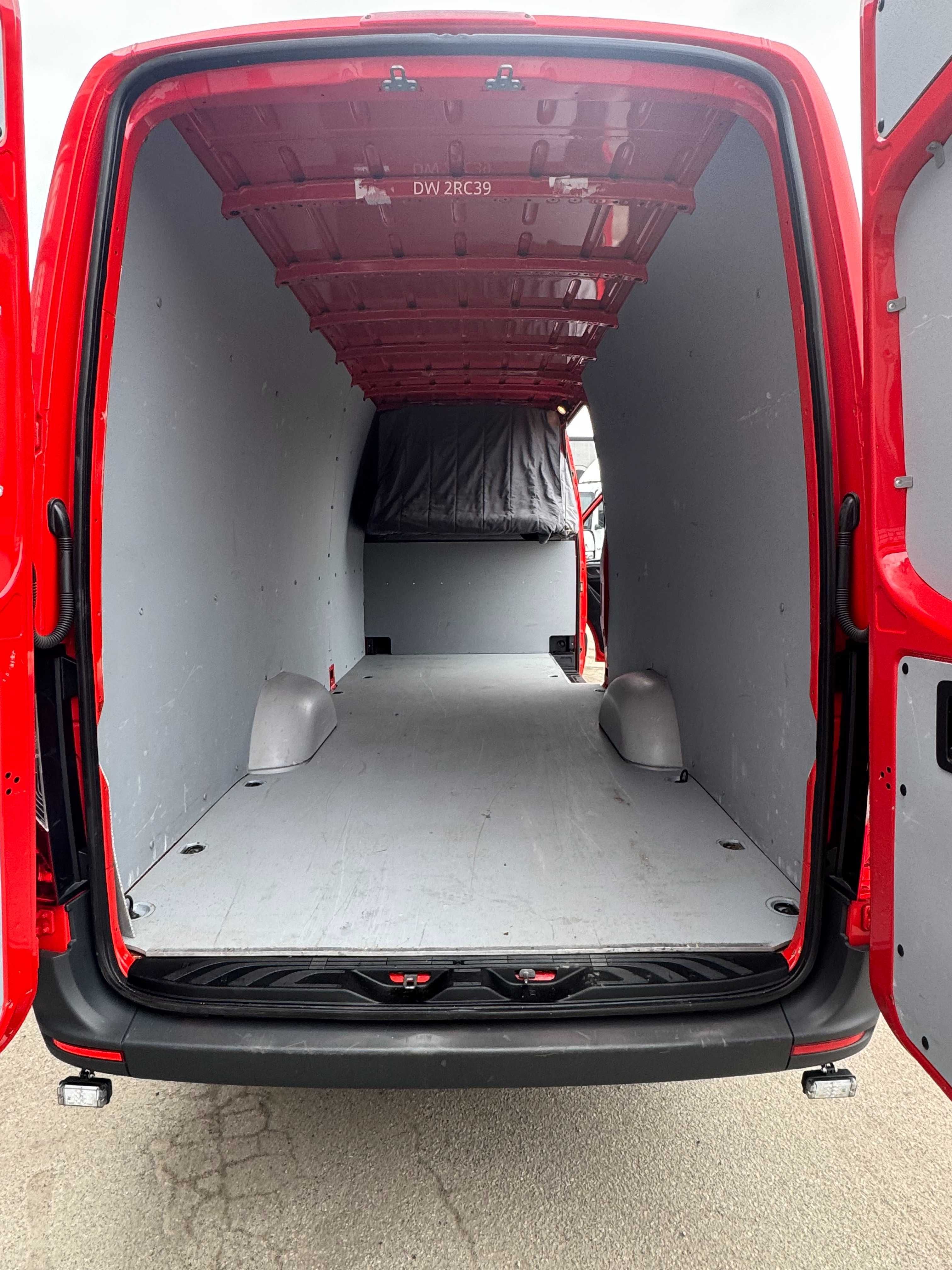 Wypożyczalnia Wynajem Bus  Sprinter 319 CDI Extra długi Sypialnia