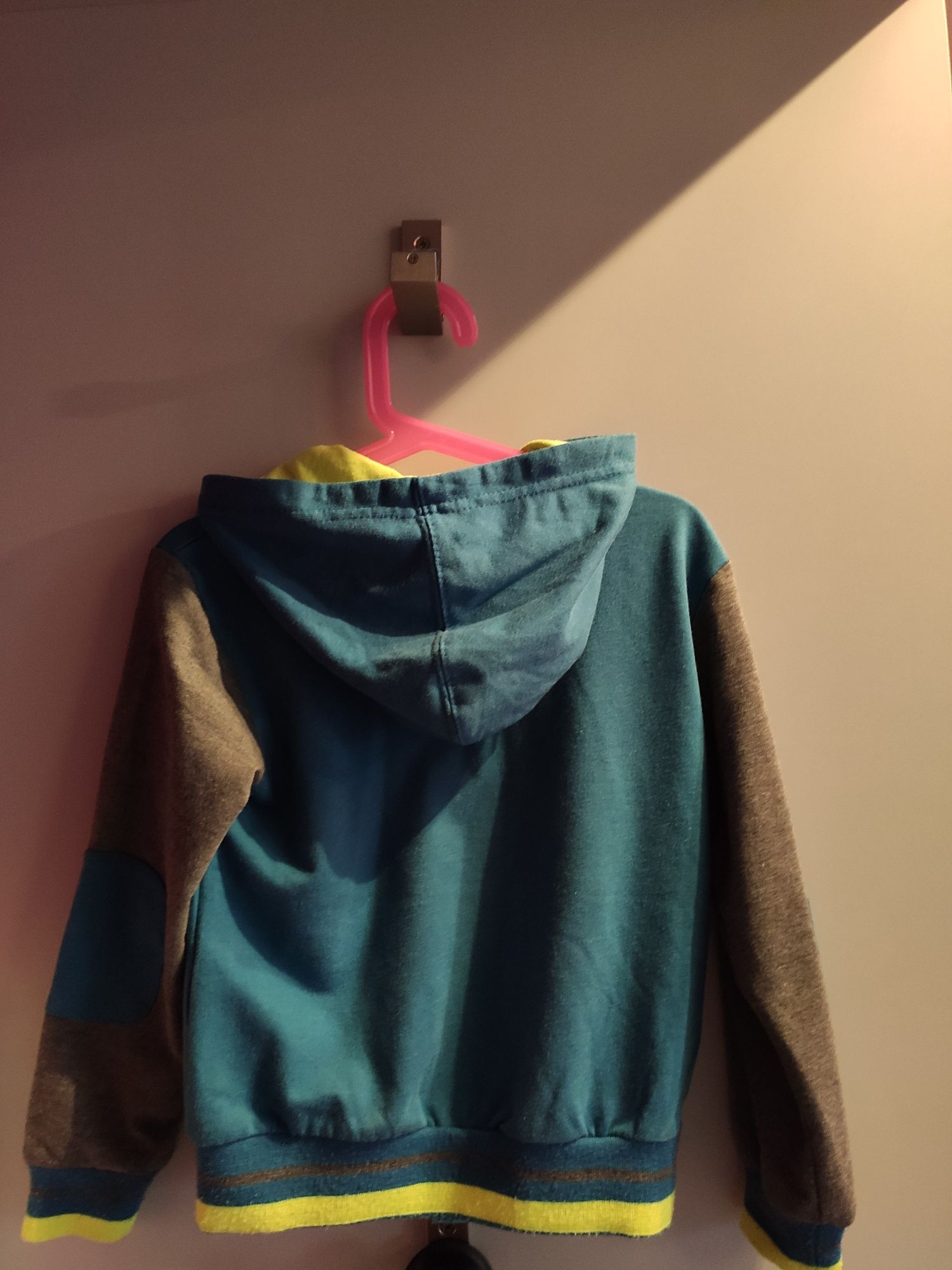 Bluza z kapturem rozmiar ok 104cm