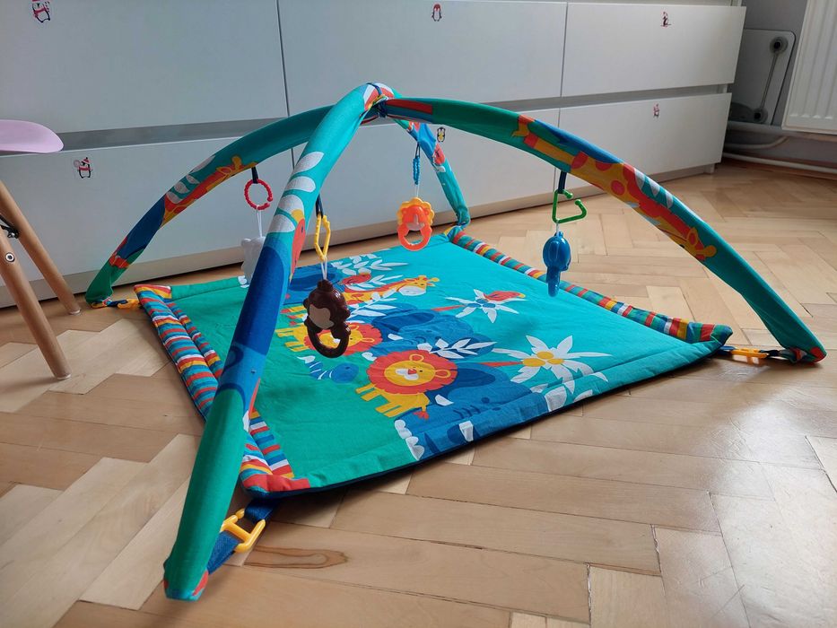 Ігровий килимок з іграшками