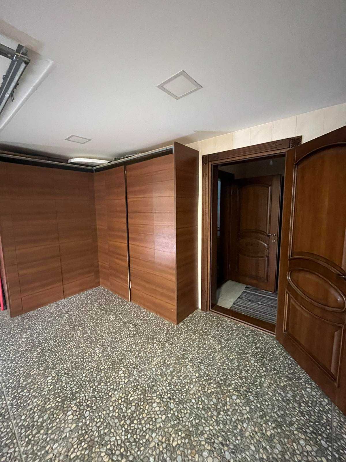 Продам будинок з ремонтом та меблями в районі Вишеньського озера