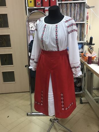 Вишиванка- Вишиті сорочка та спідниця в етностилі ручної роботи.