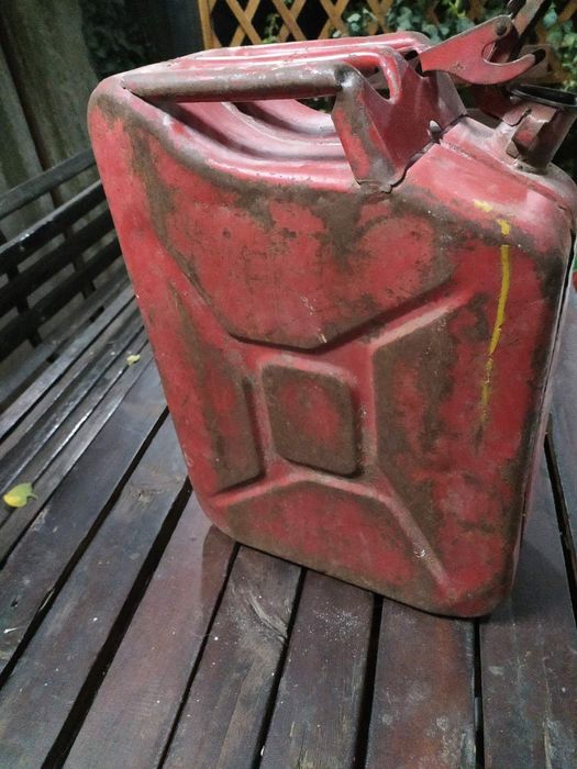 Каністра металева