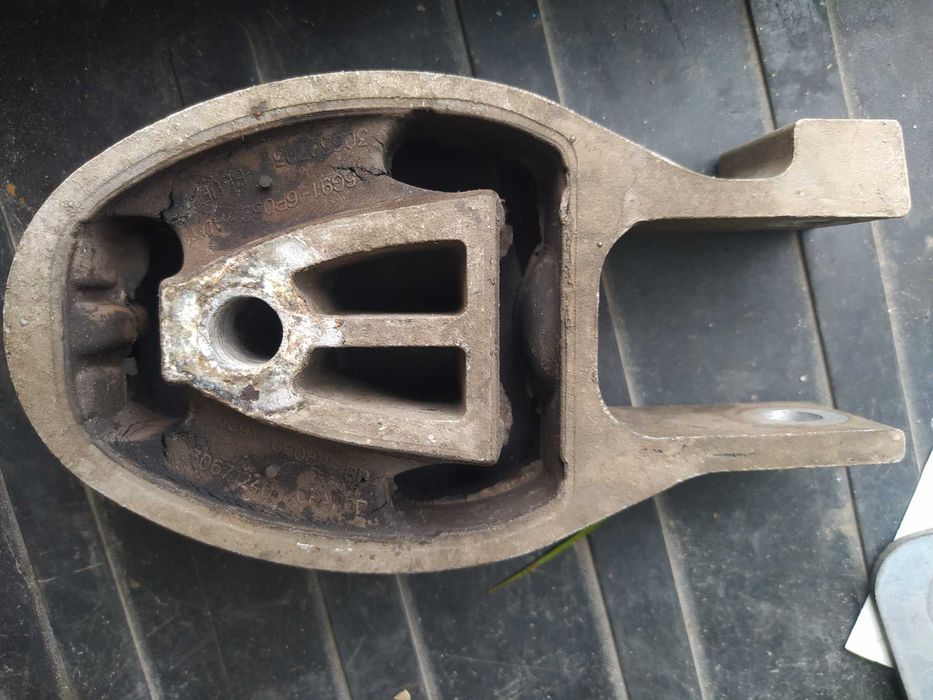 Продам подушки двигуна на Форд мондео