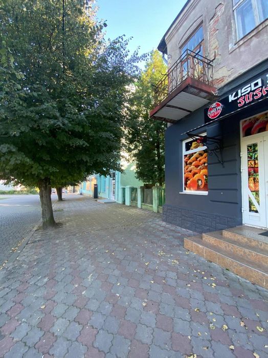 Продаж 1-кімнатної квартири в центрі Яворова, площа Ринок 8