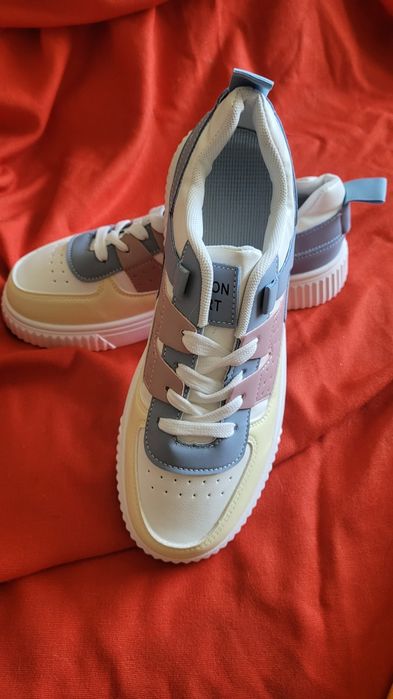 Кроссовки новые р.26,5