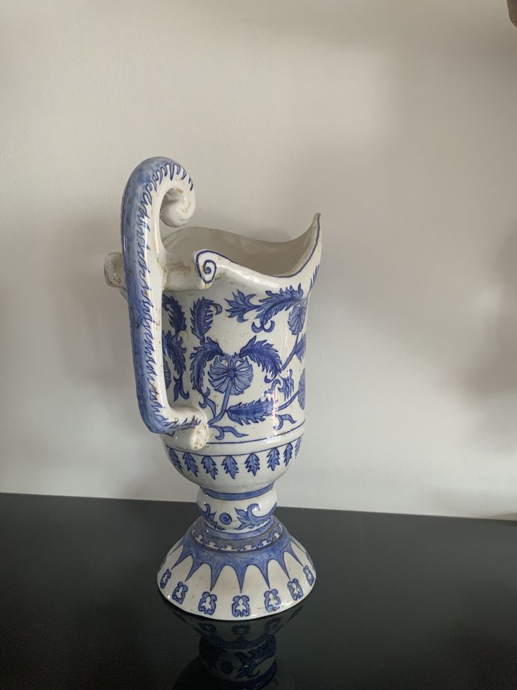 Pote porcelana azul e branco pintado à mão