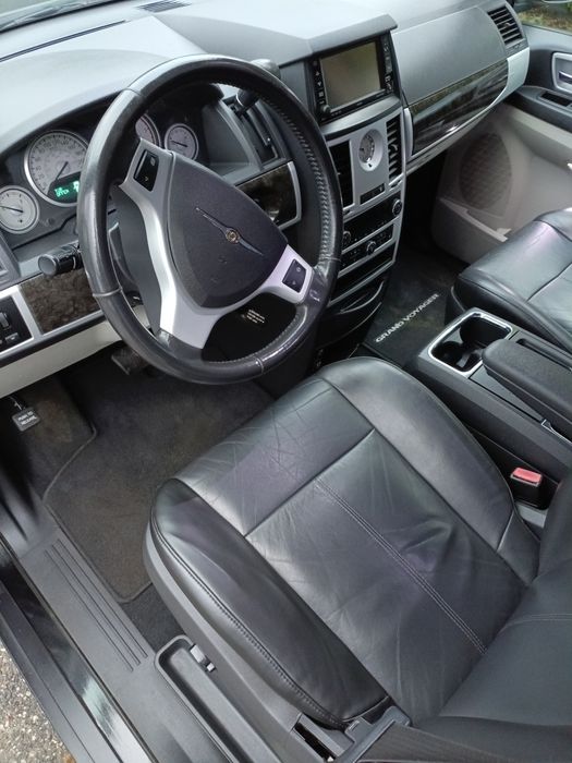 Chrysler town country dodge grand caravan VW routan stan idealny
