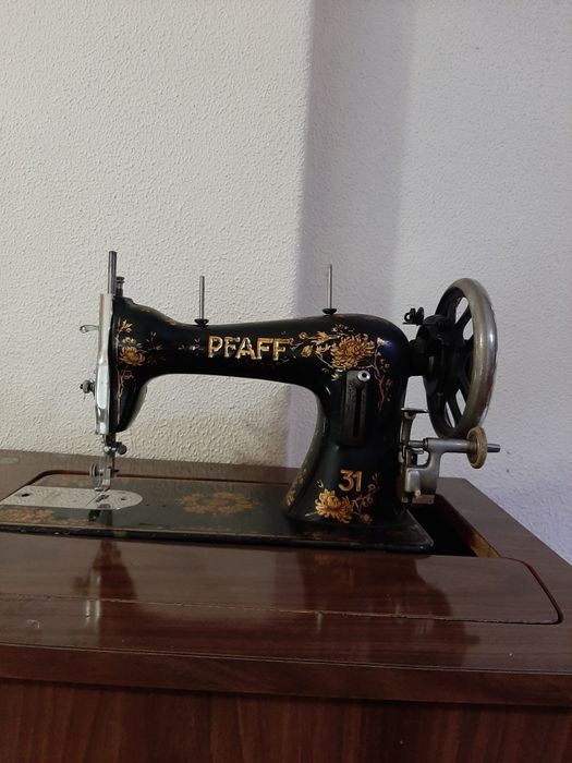 Máquina de costura antiga.