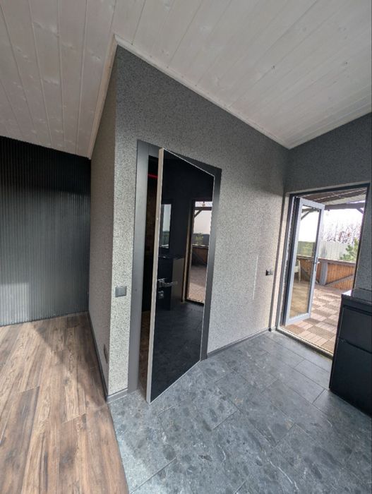 Продам будинок із земельною ділянкою в передмісті