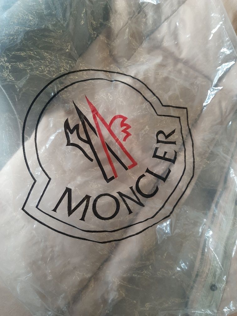 Moncler dluga  kamizelka bezrekawnik vitkac