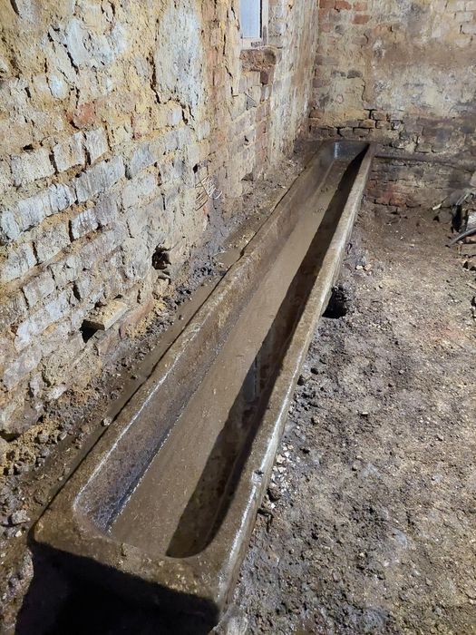 Koryto 4.39m granit antyk