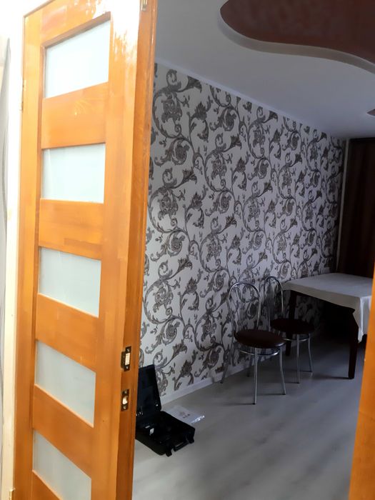 Продам нові дерев' яні двері ( дверне полотно)