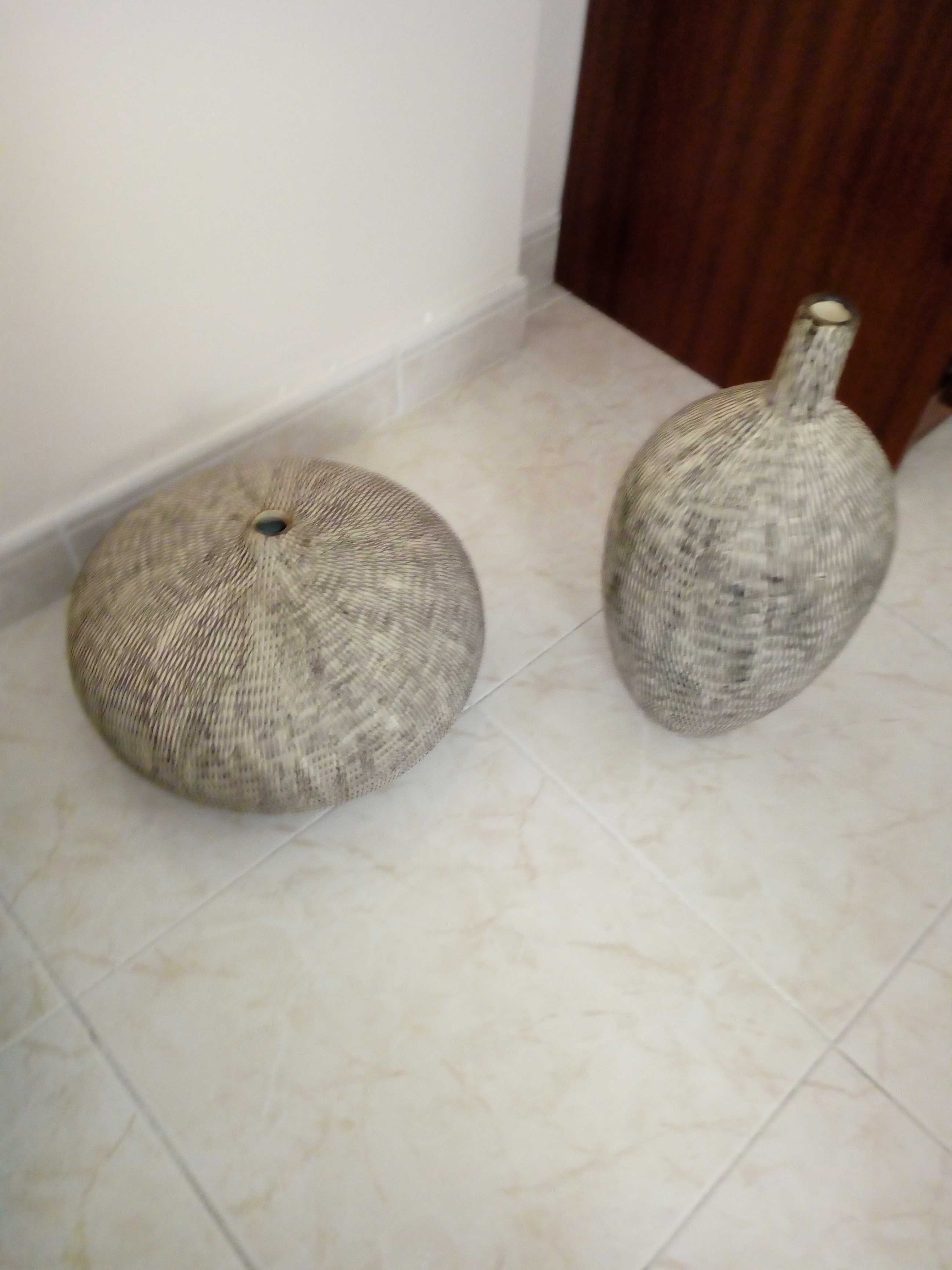 Jarras em barro , com 37cm e 26 cm de altura