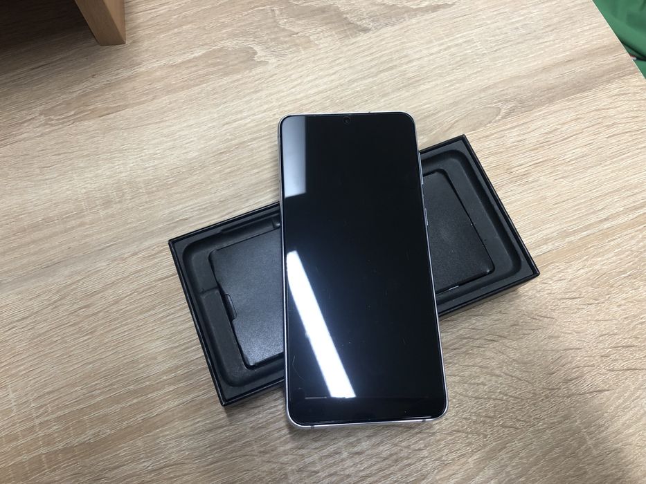 Samsung Galaxy S21+ 5G 8/128GB (SM-G9960) — Phantom Silver