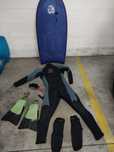 Conjunto Bodyboard com prancha, fato, pés de pato, meias e cordinha