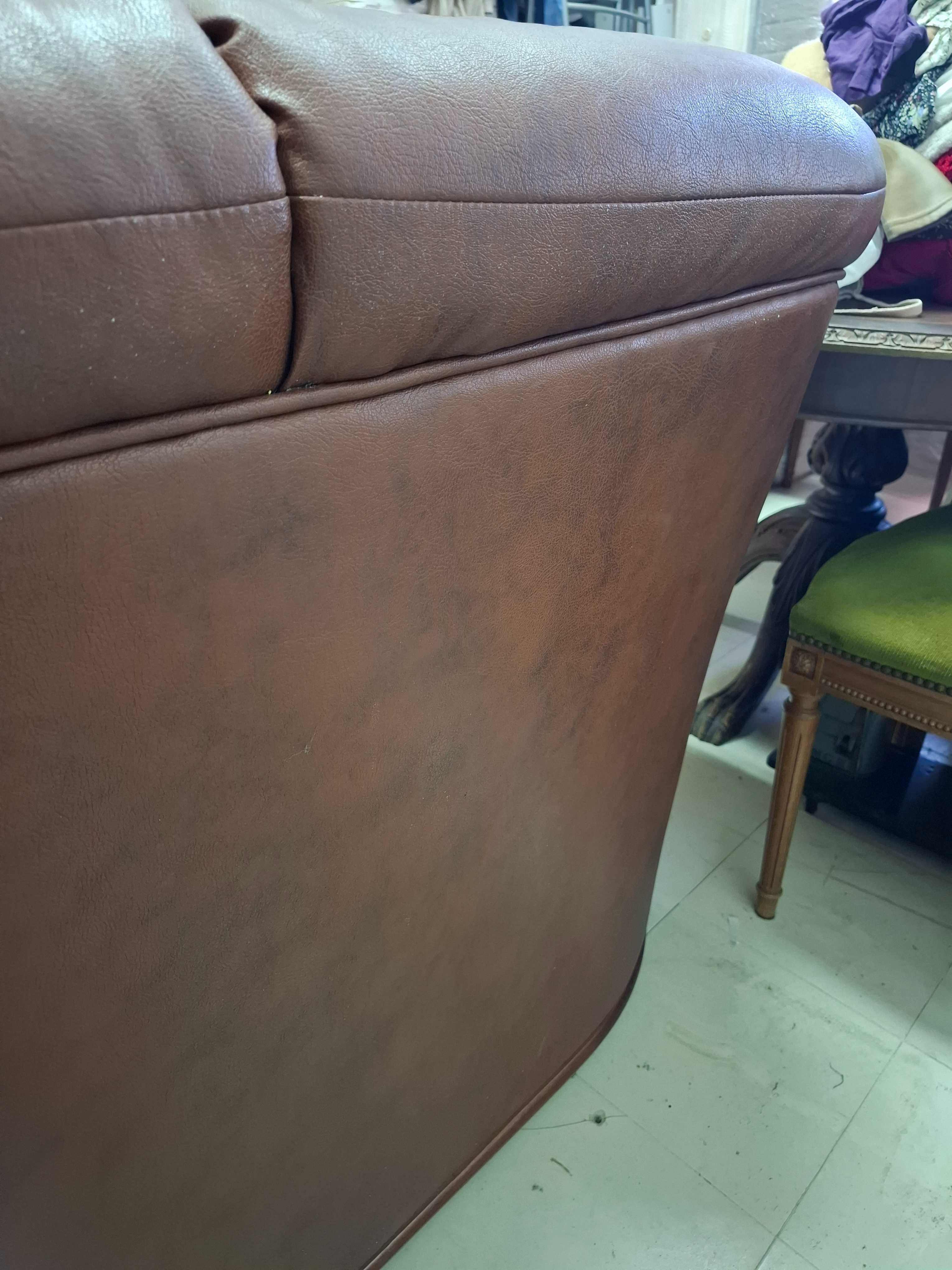Sofá pele de 3 lugares com cama