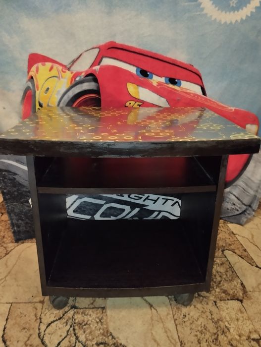 Журнальний столик