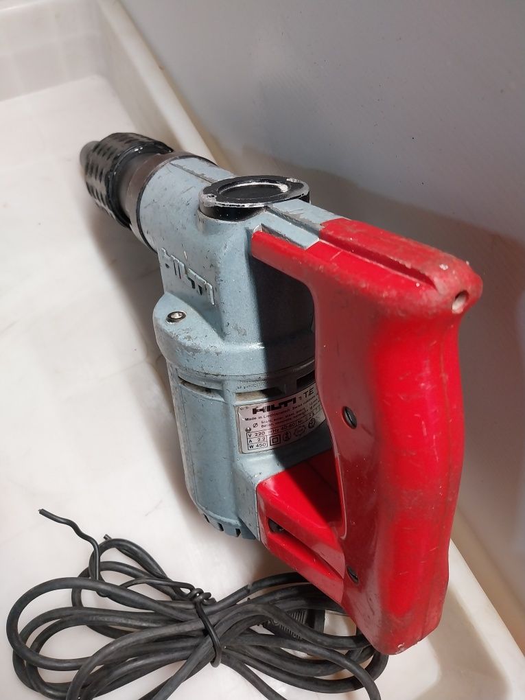 Martelo eletrico Hilti. Bom estado. Sem caixa.