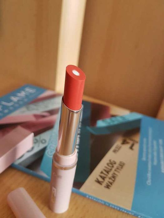 Balsam do ust Coral Oriflame prezent nowy