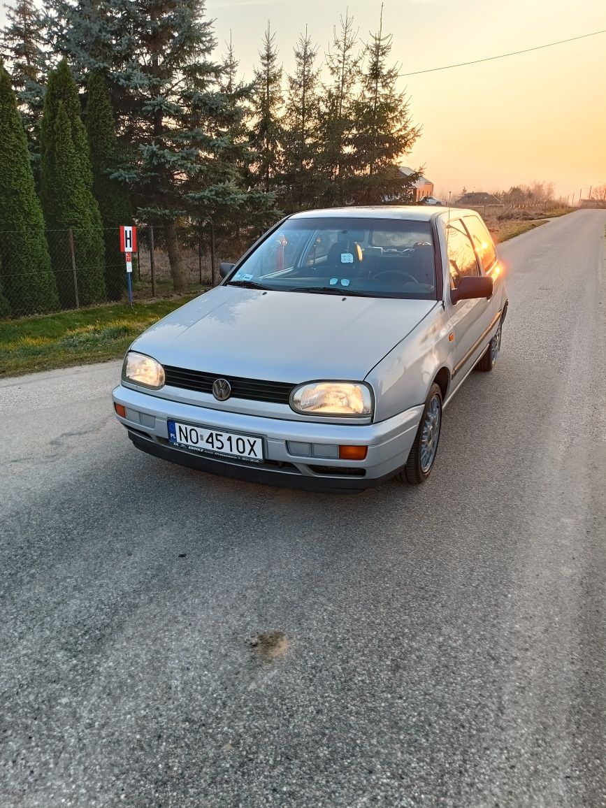 VW golf 3 1.8 stan bdb mały przebieg