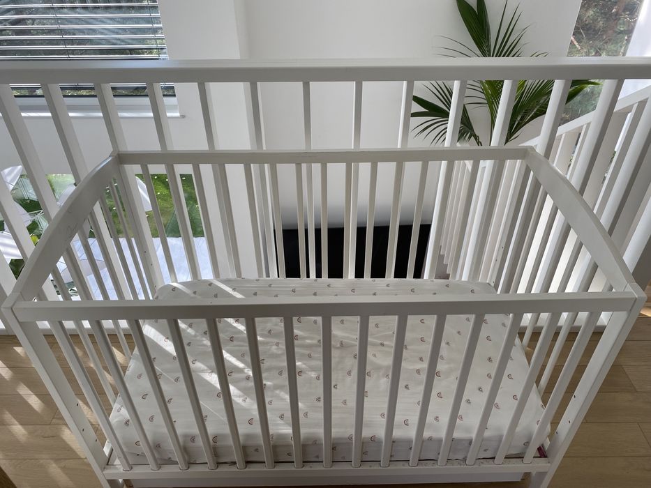 Drewnianiane łóżeczko niemowlęce z szuflada 120x60