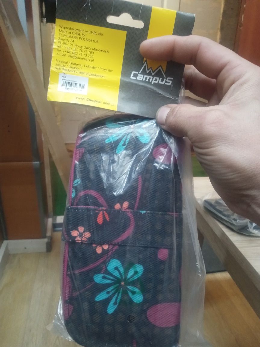 Portfel campus dwa kolory czarny i w kwiaty zdobiony nowe