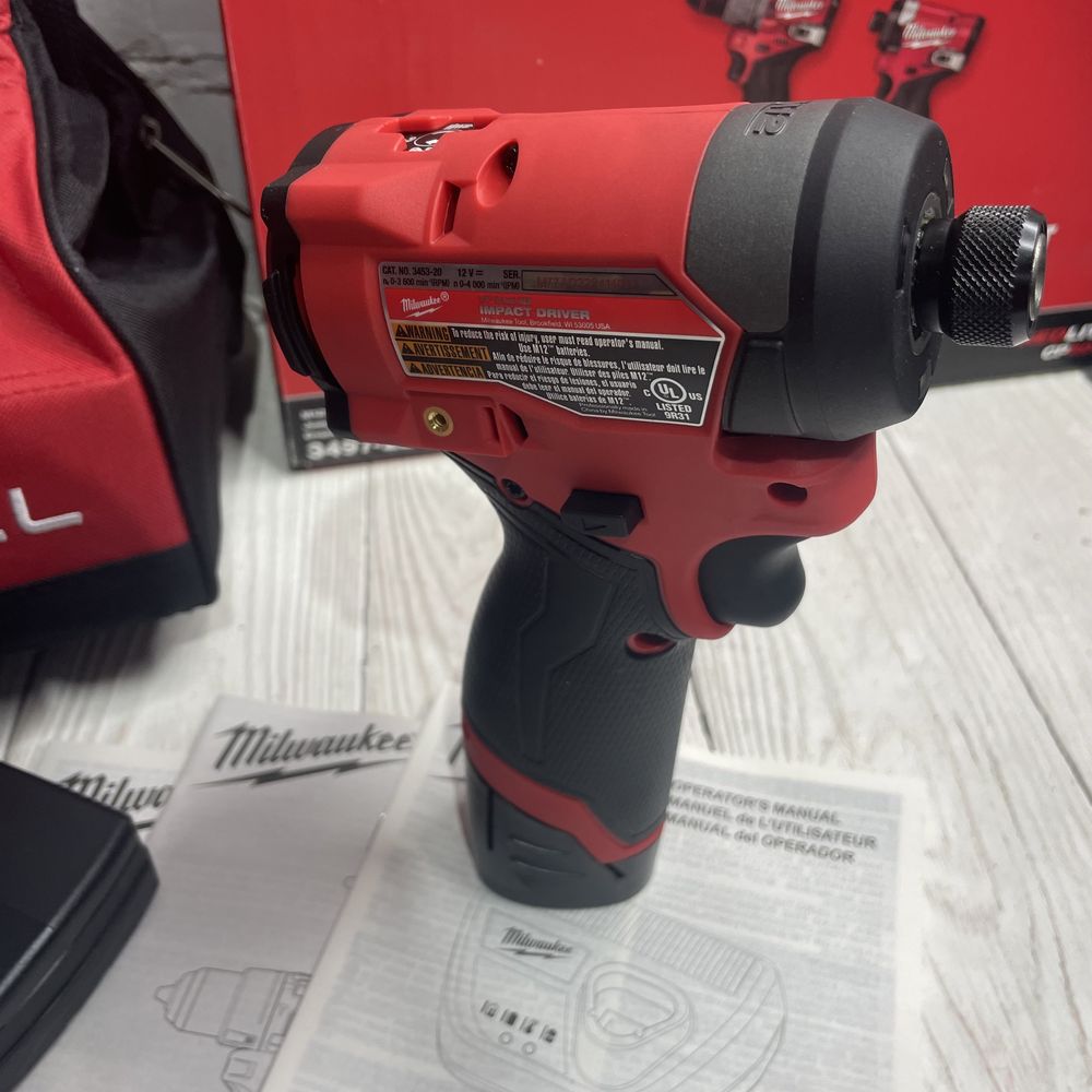 Бесщеточный импульсный шуруповерт Milwaukee M12 3453-20  2553-20