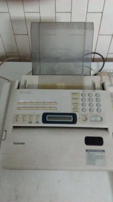 Fax / telefone toshiba, com acessorios.