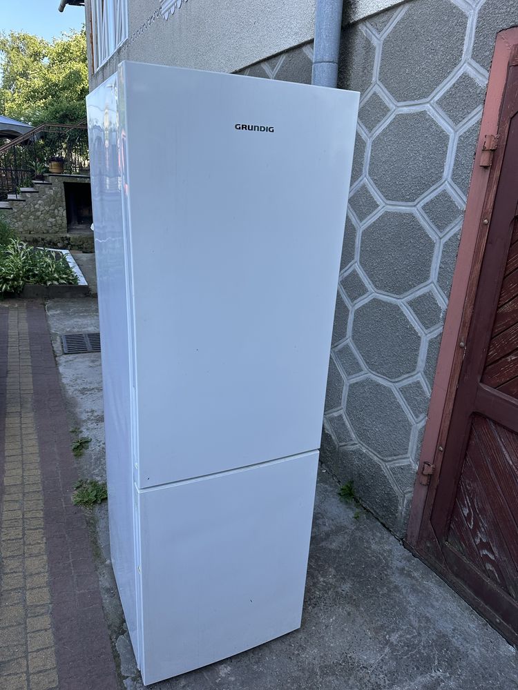 Продам холодильник марки Grundig